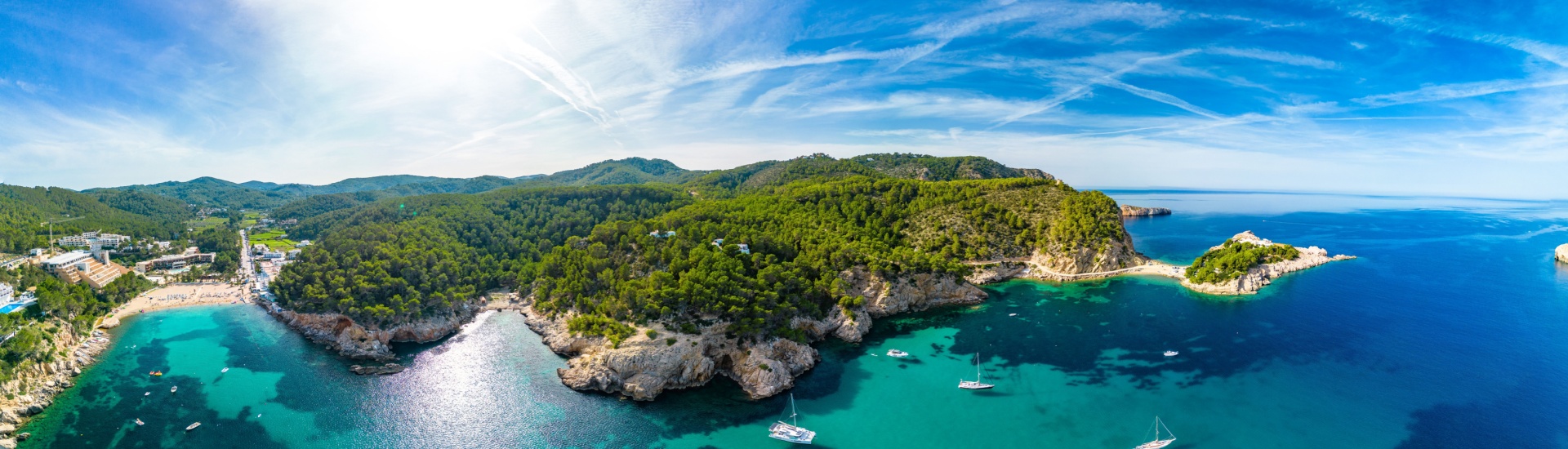 Paradisul plajelor din Ibiza: top plaje si activitati acvatice