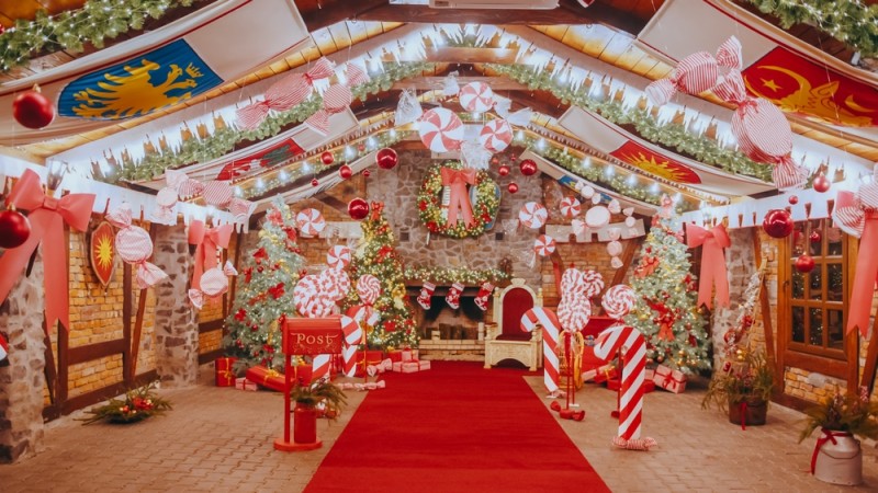 interior casa din satul lui mos craciun rovaniemi